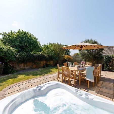 Beach House For 10 With Hot Tub & Garden Villa West Wittering Exterior photo