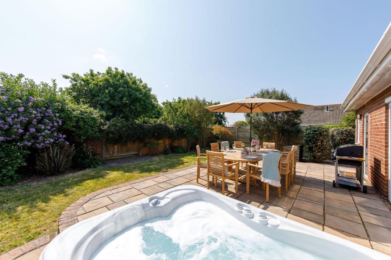 Beach House For 10 With Hot Tub & Garden Villa West Wittering Exterior photo